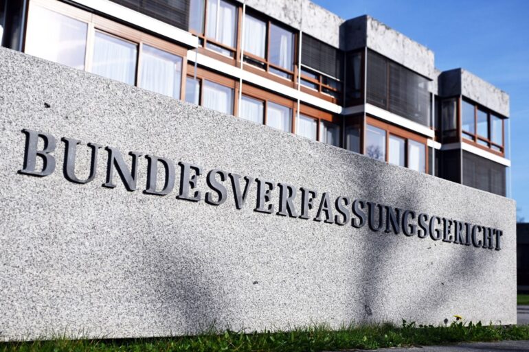 Ampel und Union beraten über besseren Schutz für das Bundesverfassungsgericht vor Extremisten.