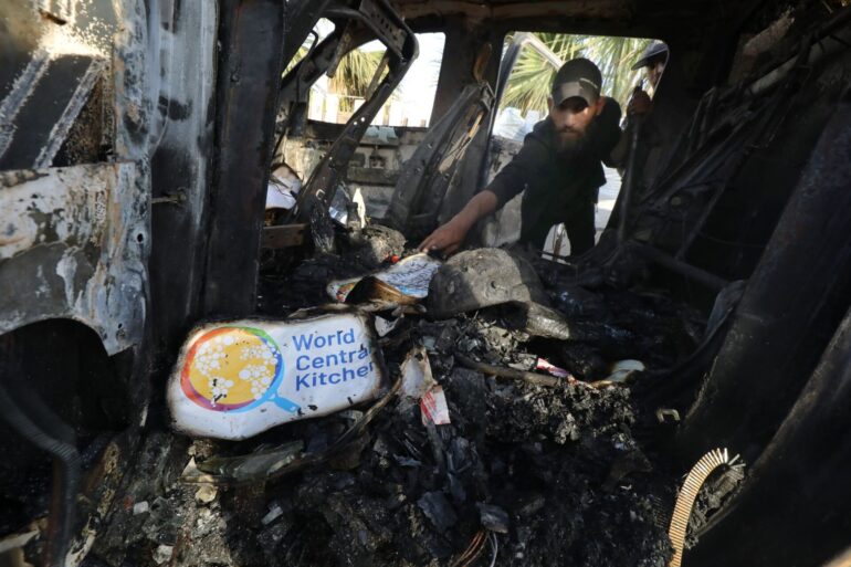 Bei dem mutmaßlich israelischen Luftangriff im Gazastreifen sind laut World Central Kitchen sieben Mitarbeiter getötet worden.