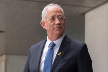 Würde von einer Neuwahl profitieren: Benny Gantz, Mitglied des israelischen Kriegskabinetts.