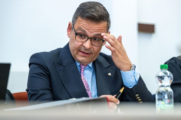 Der österreichische Ex-Politiker Gerald Grosz will gegebenenfalls bis vor das Bundesverfassungsgericht ziehen.