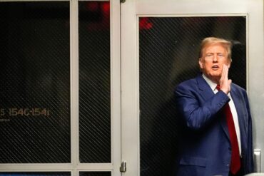 Donald Trump ist in dem Schweigegeld-Verfahren unter anderem wegen Fälschung von Geschäftsunterlagen angeklagt.