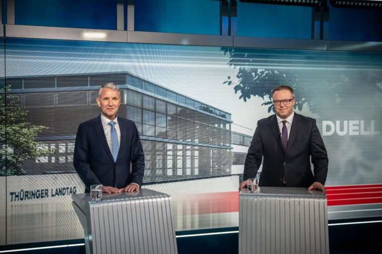 Das TV-Duell der Spitzenkandidaten für die Landtagswahl in Thüringen: Björn Höcke (AfD, l) und Mario Voigt (CDU).