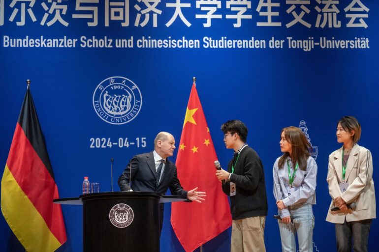 Bundeskanzler Olaf Scholz nimmt an einer Townhall mit Studierenden an der Tongji Universität teil.