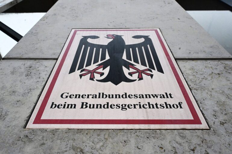 Die Verhafteten sind laut dem Generalbundesanwalt beim Bundesgerichtshof dringend verdächtig, in einem besonders schweren Fall für einen ausländischen Geheimdienst tätig gewesen zu sein.