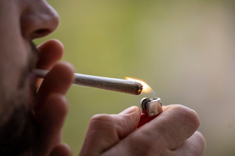 Als erstes Bundesland hat Bayern einen Bußgeld-Katalog für Verstöße gegen das Cannabisgesetz beschlossen.