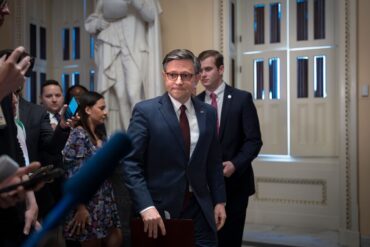 Den republikanischen Vorsitzenden des Repräsentantenhauses, Mike Johnson, könnten die Ukraine-Hilfen den Job kosten.