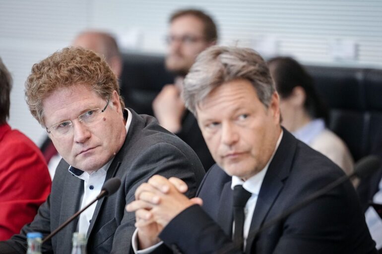 Staatssekretär Patrick Graichen musste später nach Vorwürfen der Vetternwirtschaft sein Amt räumen. Hier zusammen mit seinem Chef und Parteifreund Robert Habeck.