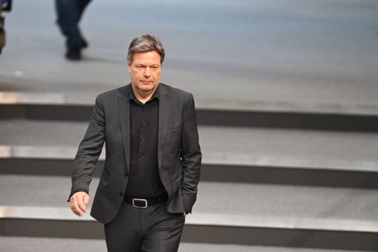 Robert Habeck weist die Vorwürfe zum Atomausstieg zurück.