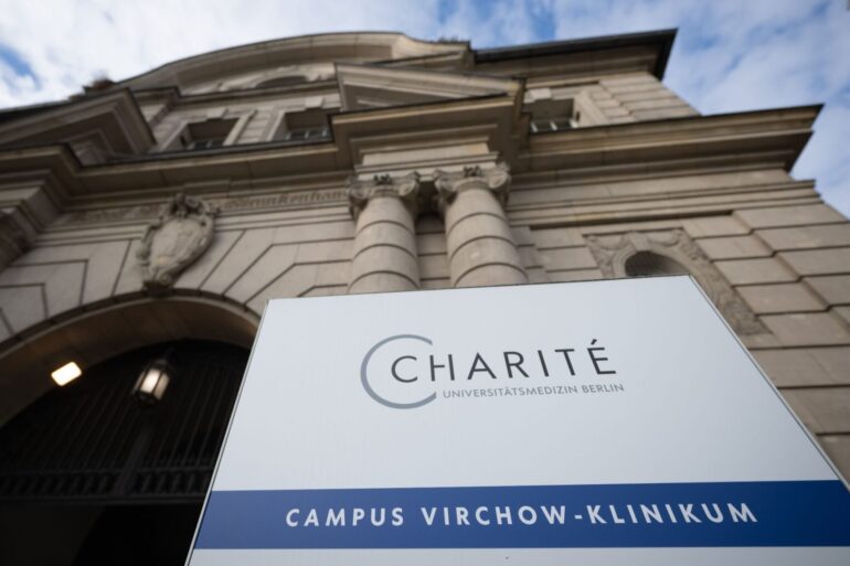 Ein Herzmediziner der Berliner Charité ist zu einer Haftstrafe verurteilt worden.