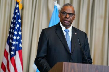 US-Verteidigungsminister Lloyd Austin stellt ein milliardenschweres Militärhilfepaket für die Ukraine vor.