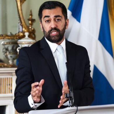 War Ende März 2023 nach Sturgeons überraschendem Rücktritt ins Amt gekommen: Humza Yousaf.