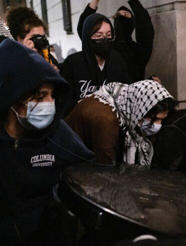 Studierende blockieren den Eingang der Hamilton Hall an der Columbia University in New York nach der Besetzung.