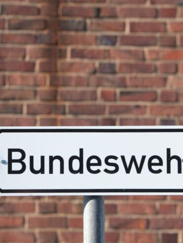 Ein Sprecher der Bundeswehr sagte der Deutschen Presse-Agentur am Abend, er könne bestätigen, dass ein unbemanntes Flugobjekt zu Boden gegangen sei.