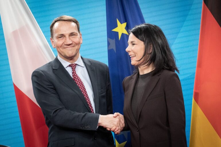 Die Außenminister von Deutschland und Polen, Annalena Baerbock und Radosław Sikorski, wollen den 20. Jahrestag des EU-Beitritts von Polen mit einem feierlichen Treffen würdigen.
