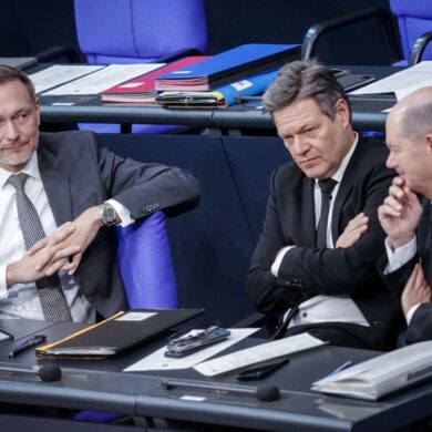 Christian Lindner, Robert Habeck und Olaf Scholz im Bundestag.