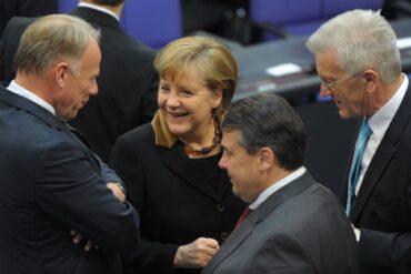 Angela Merkel 2012 mit Jürgen Trittin (l).