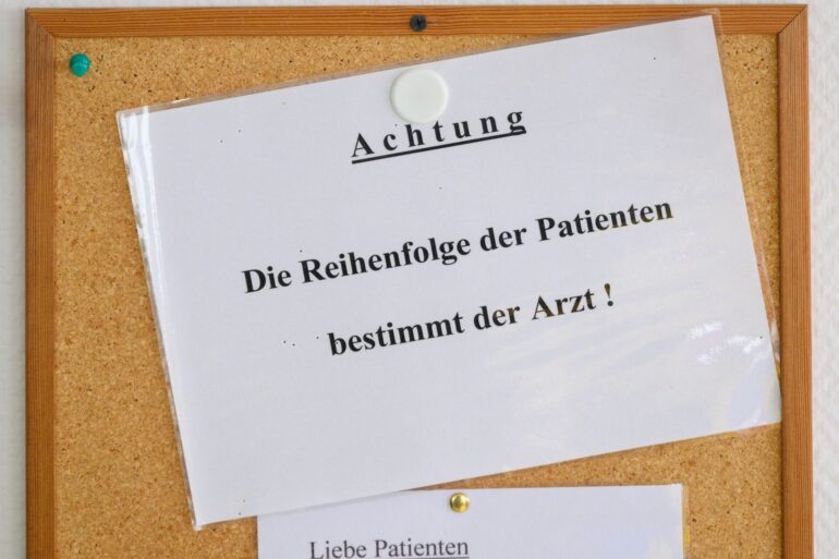 Eugen Brysch, Vorstand der Deutschen Stiftung Patientenschutz, fordert, «Qualität und Erreichbarkeit der Praxen endlich extern zu überprüfen».