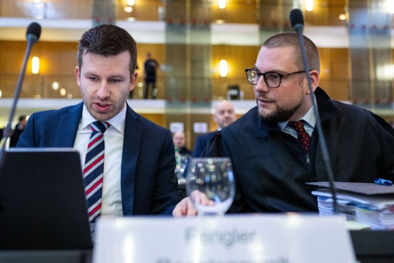 Die Rechtsanwälte der AfD im März 2024 im nordrhein-westfälischen Oberverwaltungsgericht Münster (Archivbild).