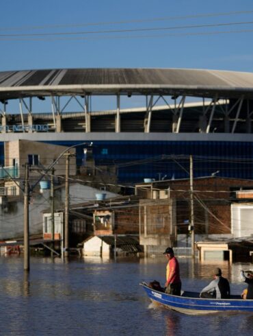 Das Fußballstadion in Porto Alegre ist durch die schweren Regenfälle überflutet worden.
