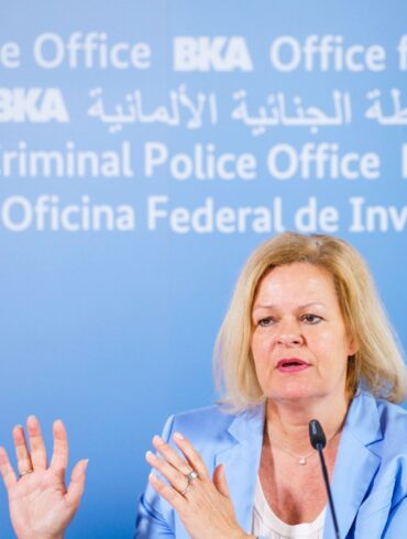 Bundesinnenministerin Nancy Faeser stellt das «Bundeslagebild Cybercrime 2023» vor.