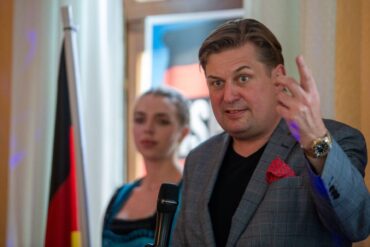 Der AfD-Spitzenkandidat für die Europawahl, Maximilian Krah, zieht sich aus der AfD-Führung zurück.
