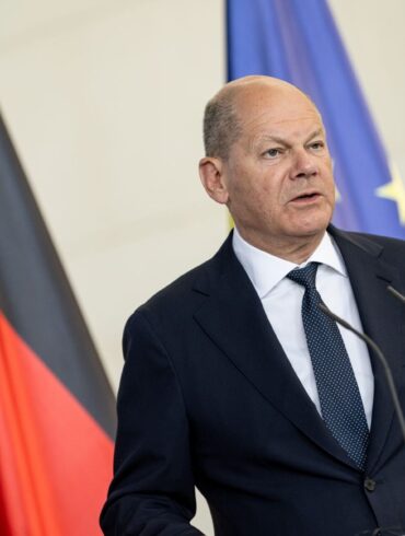 Bundeskanzler Olaf Scholz (SPD) spricht auf einer Pressekonferenz.