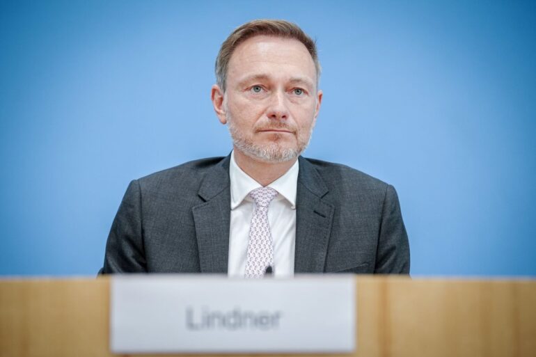 Bundesfinanzminister Christian Lindner äußert neue Zweifel an den Plänen für eine Kindergrundsicherung.