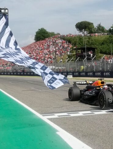 Red-Bull-Pilot Max Verstappen gewinnt auch den Großen Preis von Imola.