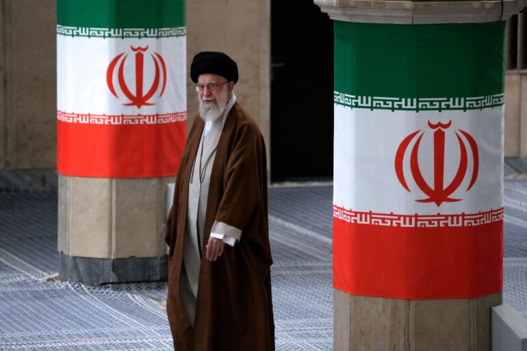 Noch gilt er al der mächtigste Mann Irans: Ajatollah Ali Chamenei, der Oberste Religionsführer im Iran.