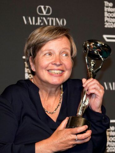Es ist nicht Jenny Erpenbecks erster Preis: Wegen der vielen Auszeichnungen für ihre Romane gilt sie als eine der bedeutendsten deutschsprachigen Schriftstellerinnen.