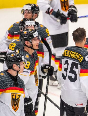 Die deutschen Eishockey-Spieler wollen den Kopf nicht hängen lassen und es nächstes Jahr wieder versuchen.