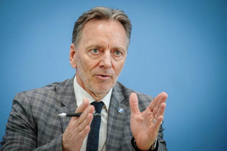 «Jeder politische Akteur, der nicht dazu beiträgt, dass es einen sachlichen Diskurs gibt, sondern Sündenböcke aufbaut trägt zu dieser Polarisierung bei»: Holger Münch.