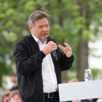 Vizekanzler Robert Habeck fand beim Demokratiefest in Berlin deutliche Worte für das Vorgehen Israels im Gazastreifen.