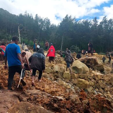 Nach einem Erdrutsch werden im abgelegenen Hochland Papua-Neuguineas Hunderte Tote befürchtet. Einige Dörfer wurden komplett verschüttet.