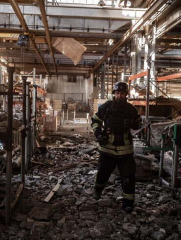Die russische Armee hat ein Industriegebiet in Charkiw bombadiert.