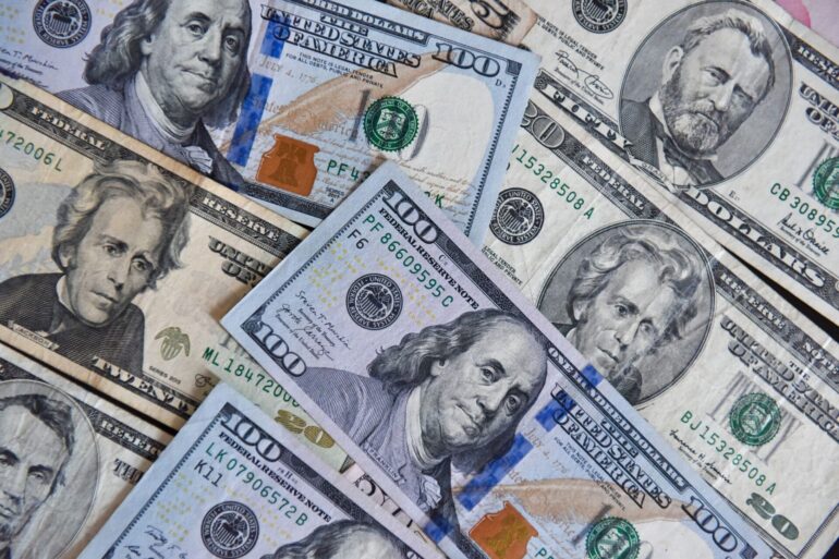 Nach Angaben des «World Wealth Reports» steigt die Zahl der Mitglieder im Club der Dollar-Millionäre weltweit.