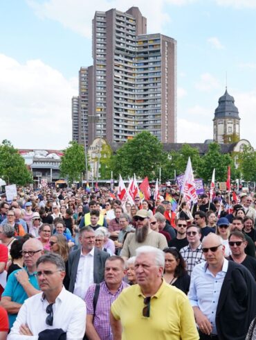 Mehrere Tausend Teilnehmer gingen in Mannheim gegen eine Demonstration der AfD auf die Straße.