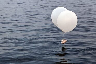 Nordkorea hat offenbar erneut Ballons mit Plastikbeuteln voller Müll nach Südkorea geschickt.