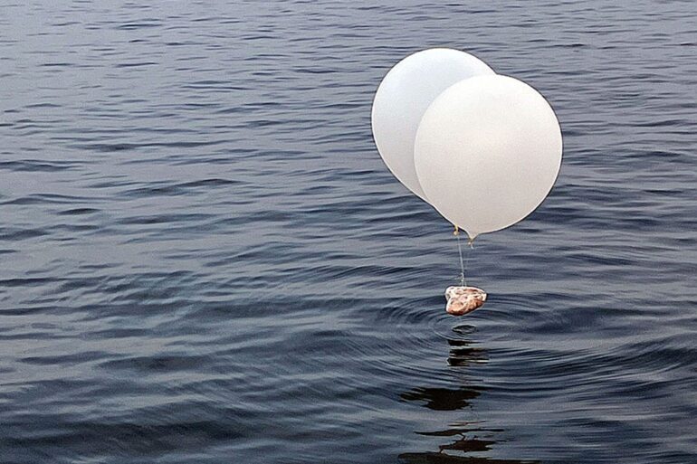 Nordkorea hat offenbar erneut Ballons mit Plastikbeuteln voller Müll nach Südkorea geschickt.