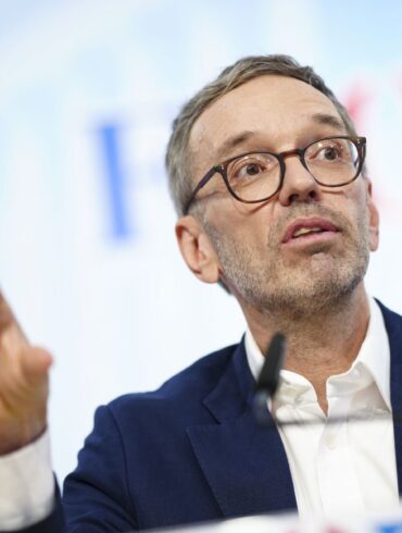 Allen Grund zur Freude: FPÖ-Chef Herbert Kickl.