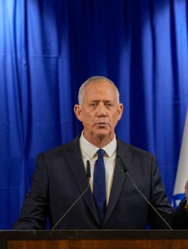 Benny Gantz verlässt wegen Meinungsverschiedenheiten über die Zukunft des Gazastreifens die in Israel gebildete Notstandsregierung.