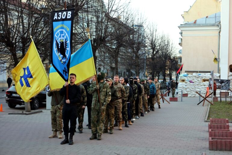 Mitglieder des in die Nationalgarde eingegliederten Regiments Asow-Prykarpattia: Die USA wollen der Asow-Brigade offenbar die Verwendung von US-Waffen gestatten.