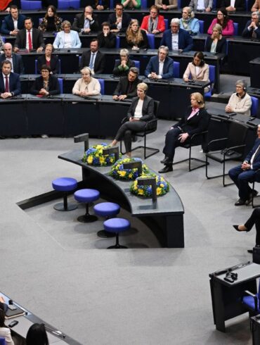 Der ukrainische Präsident Selenskyj ist anlässlich der Internationalen Konferenz zum Wiederaufbau der Ukraine in Berlin.