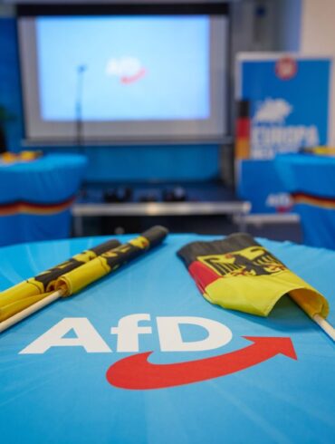 Die AfD hat zwei weitere Klagen gegen die Kündigung des Mietvertrags für die Veranstaltungshalle ihres Bundesparteitages eingereicht.