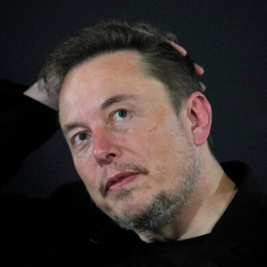 Musk hatte in Aussicht gestellt, er könne die Entwicklung von KI-Anwendungen auch anderswo vorantreiben, wenn er nicht mehr Kontrolle über Tesla bekommt.