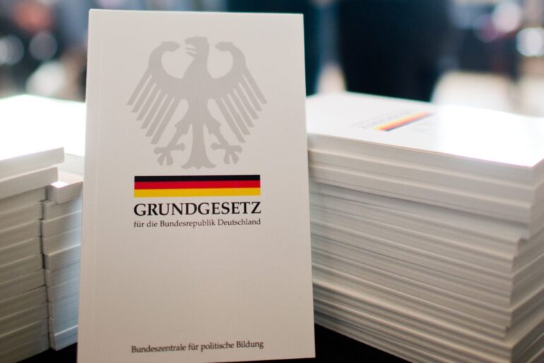 Seit Monaten laufen die Ermittlungen wegen des Verdachts auf Volksverhetzung gegen «mehrere Beschuldigte», die bei einer Weihnachtsfeier der Jungen Union rassistische Parolen genutzt haben sollen.