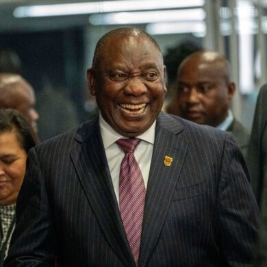 Südafrikas Präsident Cyril Ramaphosa ist von dem neu gewählten Parlament des Landes für eine zweite Amtszeit bestätigt worden.