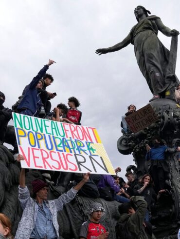 Landesweit demonstrierten Französinnen und Franzosen gegen den Rassemblement National. Die rechtsnationale Partei holte bei der Europawahl die meisten Stimmen.