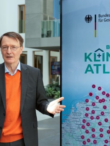 Kritik am Klinik-Atlas wegen der teils veralteten Datengrundlage weist Lauterbach zurück.