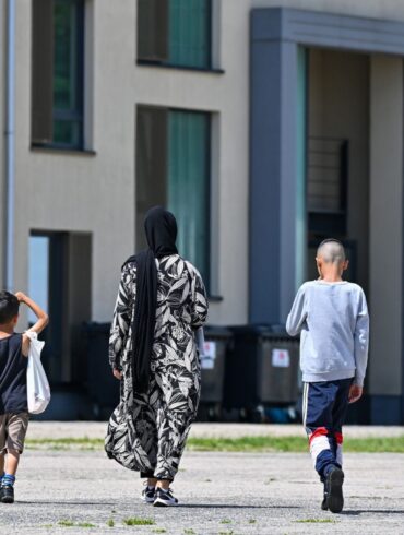 Bei der Innenministerkonferenz geht es auch um die umstrittene Forderung, wieder nach Syrien und Afghanistan abzuschieben.